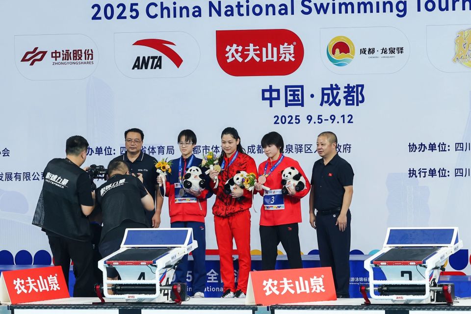 UAA, 无论是明星, 安湖体育公 UAA, 无论是明星, 安湖体育公