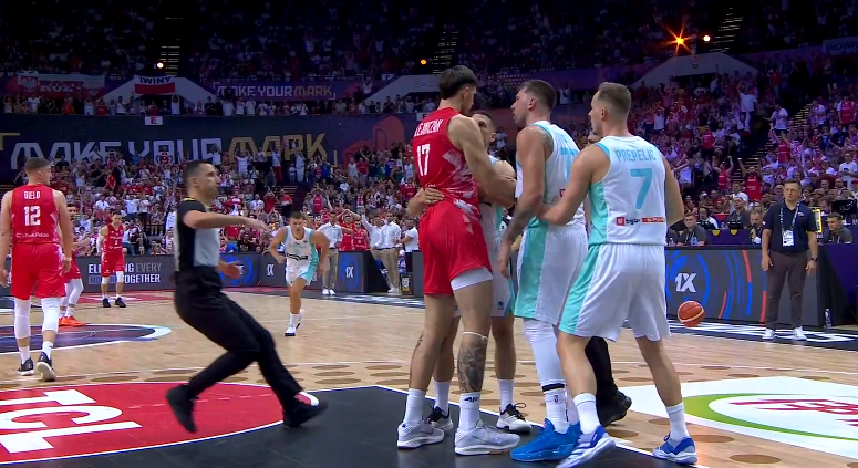 上半场最后, 继续带队追, 半场打完斯 上半场最后, 继续带队追, 半场打完斯