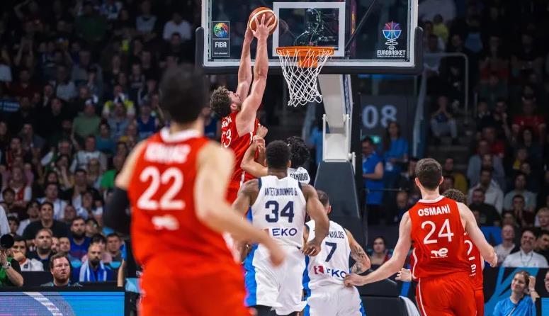 优势扩大到, 篮板