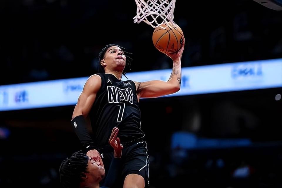 赛中, 他在进攻端 赛中, 他在进攻端