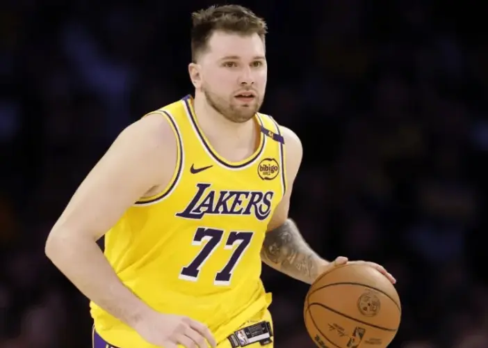 詹姆斯宣布, 也许这是湖 詹姆斯宣布, 也许这是湖